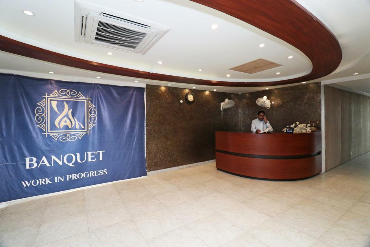 Oyo 5843 Hotel Yash Inn Mirzāpur Buitenkant foto