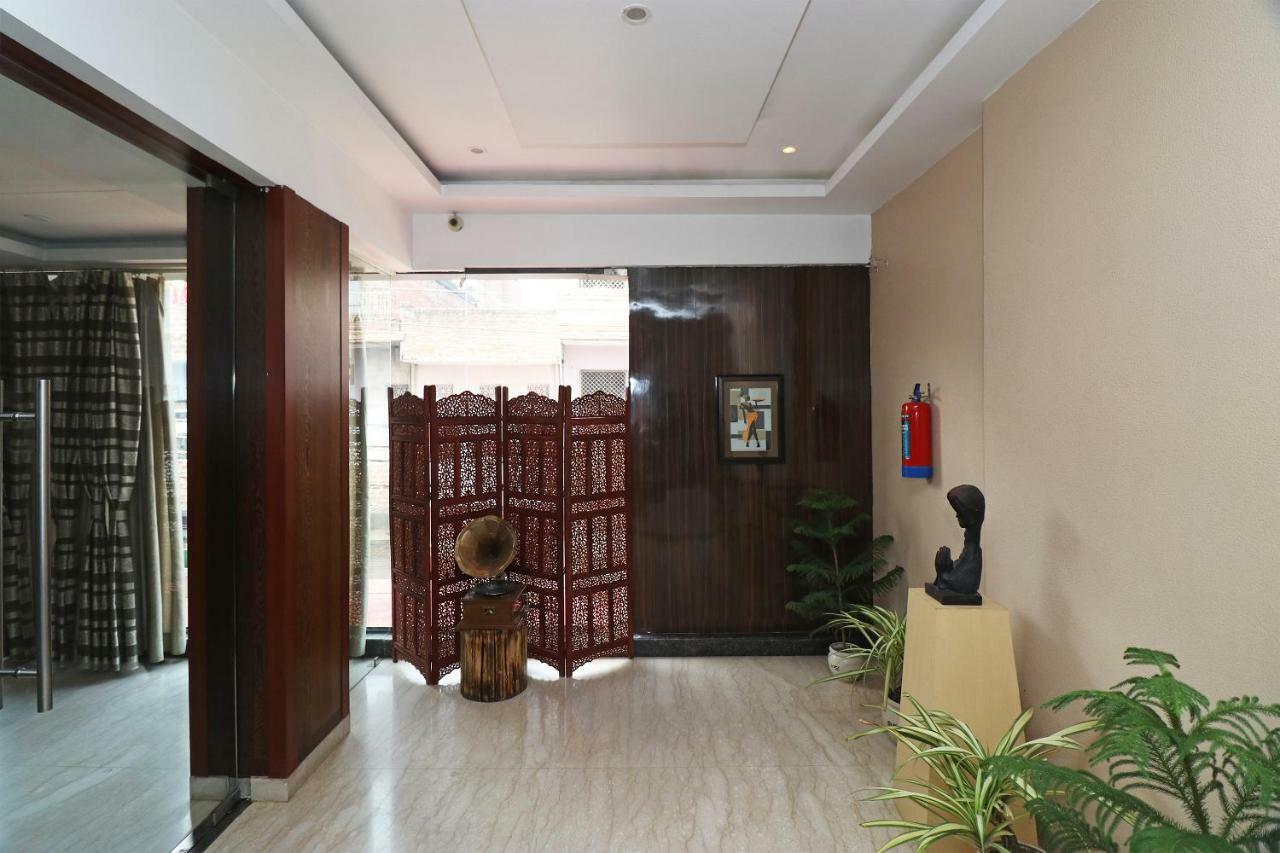 Oyo 5843 Hotel Yash Inn Mirzāpur Buitenkant foto