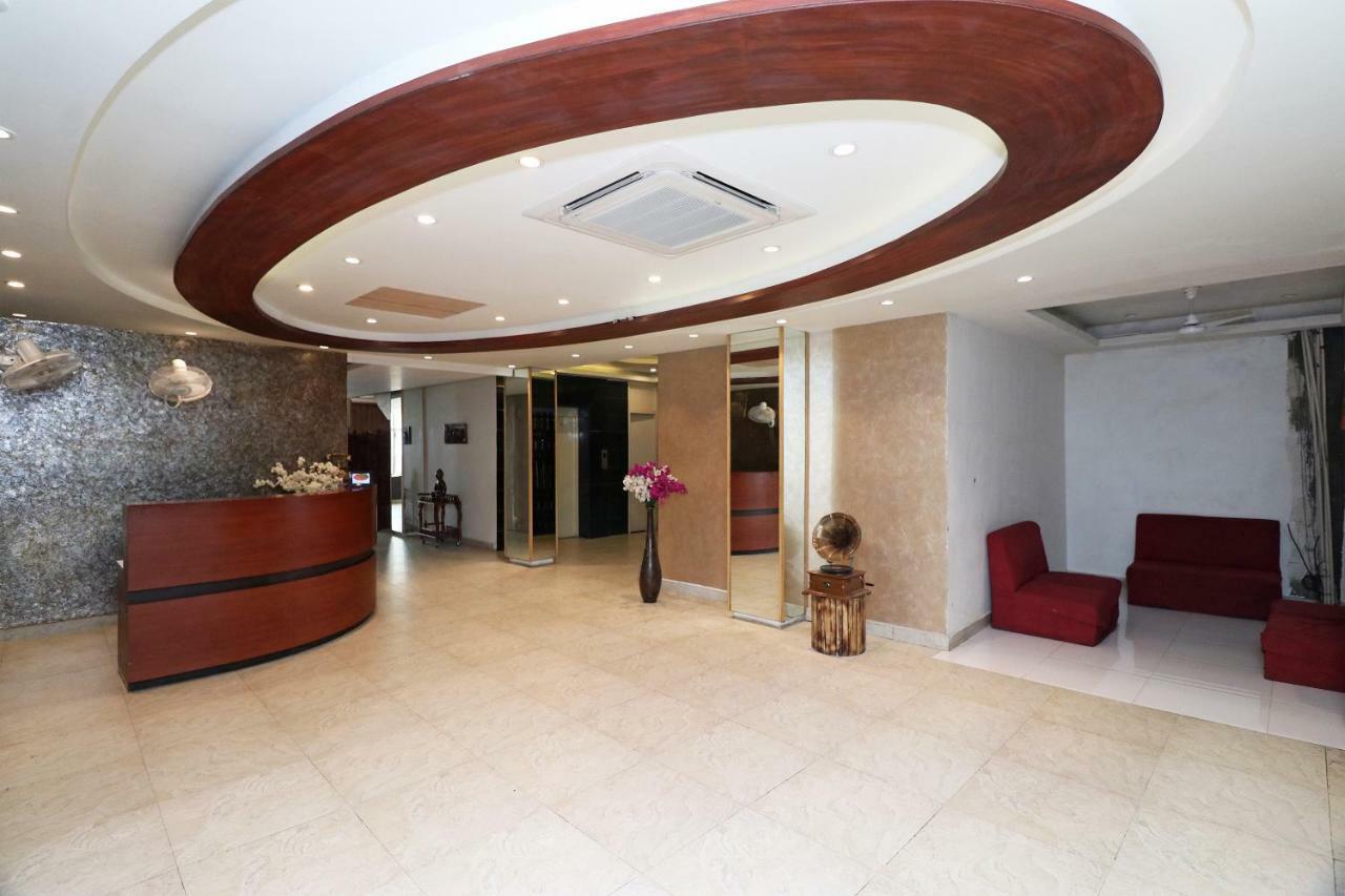 Oyo 5843 Hotel Yash Inn Mirzāpur Buitenkant foto