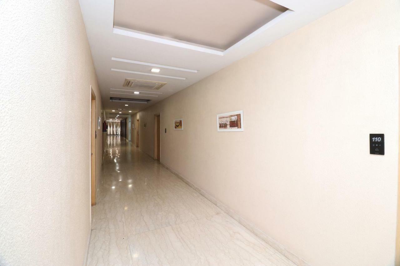 Oyo 5843 Hotel Yash Inn Mirzāpur Buitenkant foto