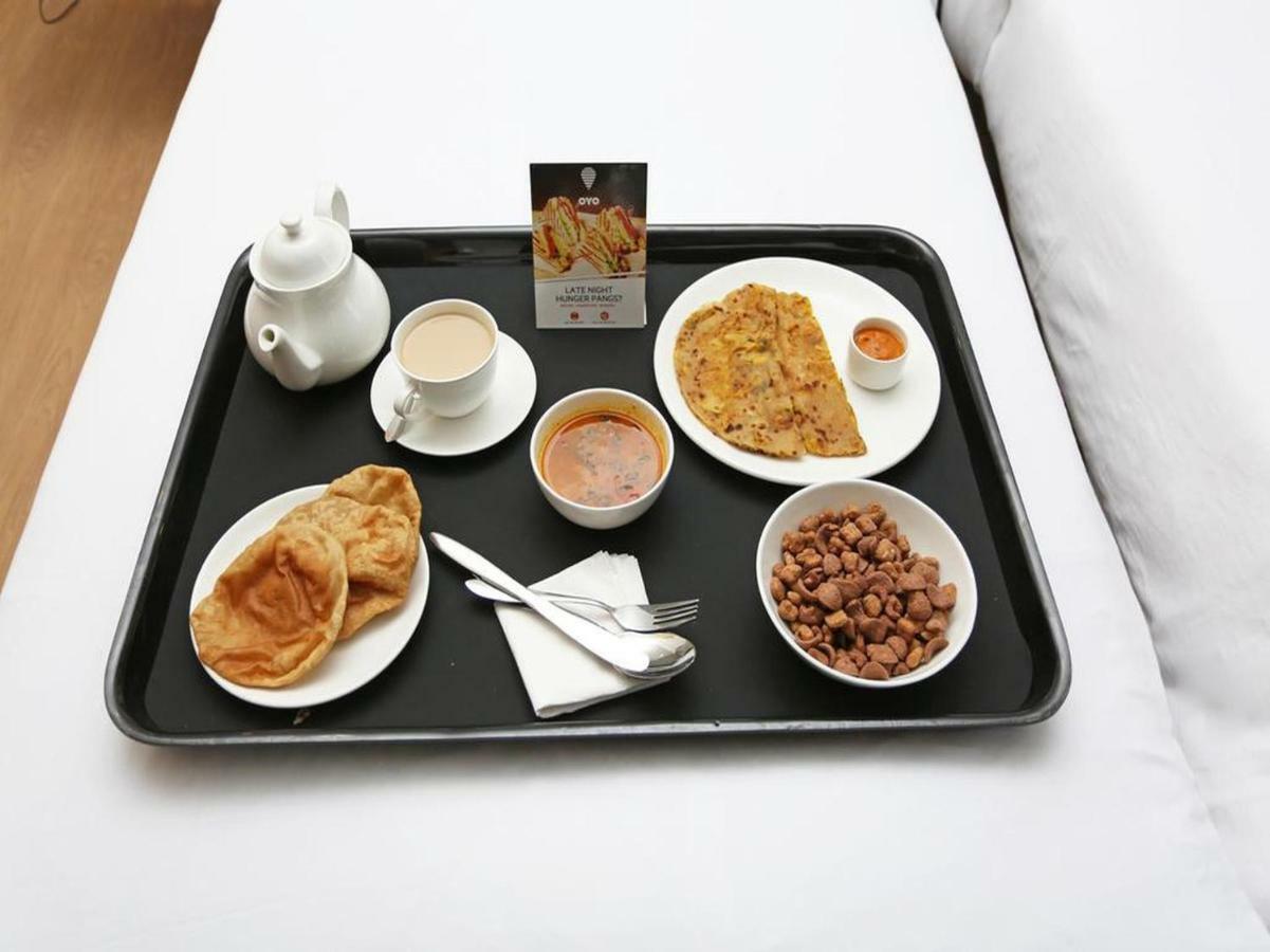 Oyo 5843 Hotel Yash Inn Mirzāpur Buitenkant foto