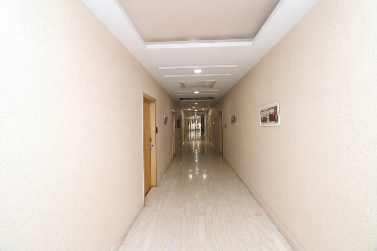 Oyo 5843 Hotel Yash Inn Mirzāpur Buitenkant foto
