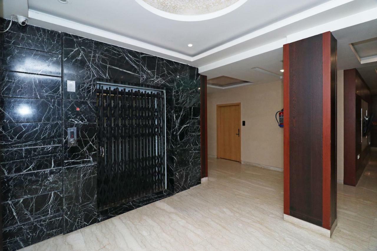 Oyo 5843 Hotel Yash Inn Mirzāpur Buitenkant foto